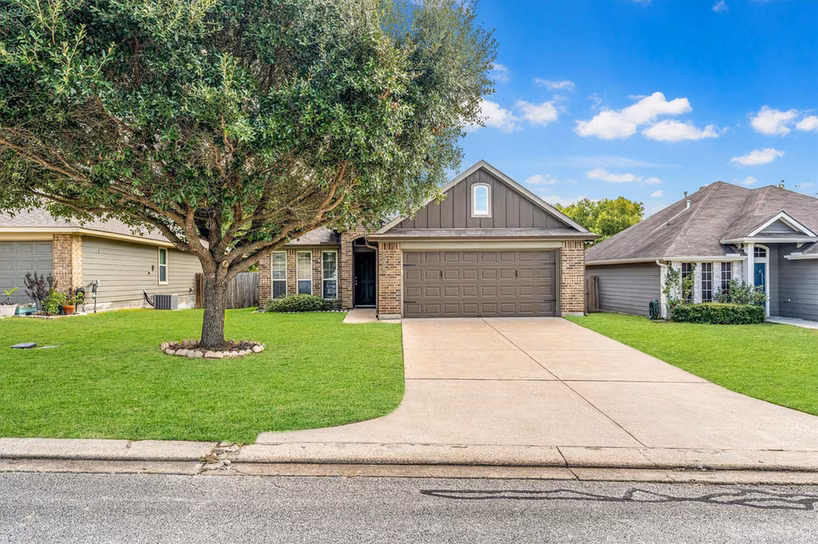 Photo 2 of 135 Brookside Drive, Huntsville, TX