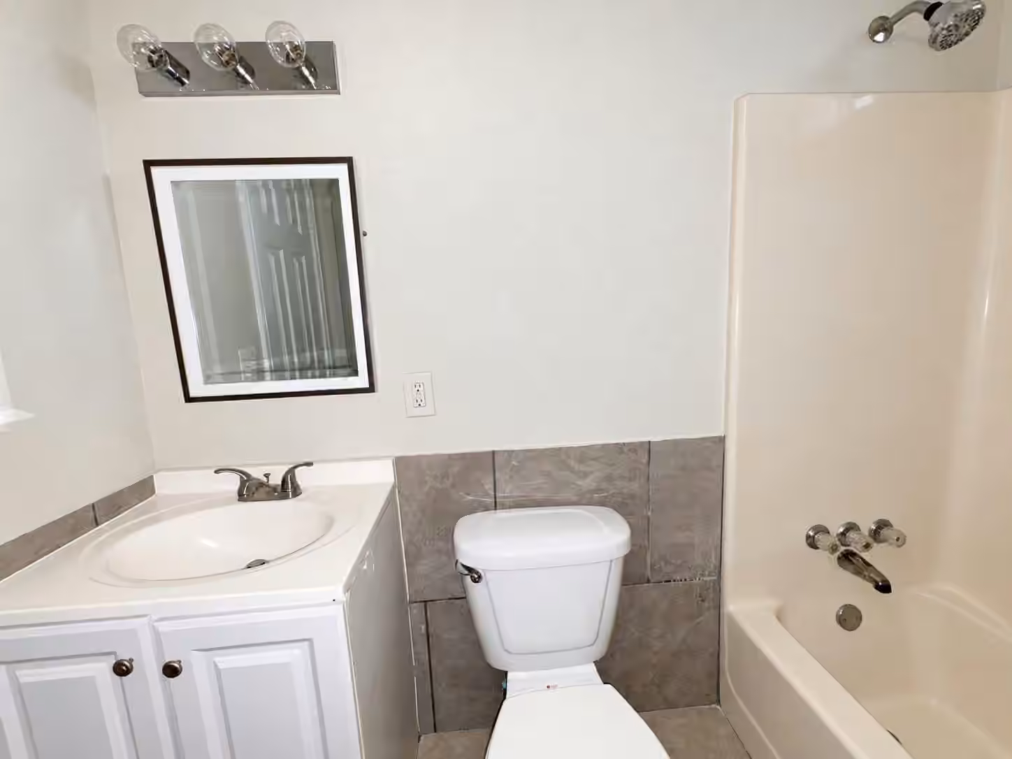 Photo 3 of 3515 5th Street, Bay City, TX
