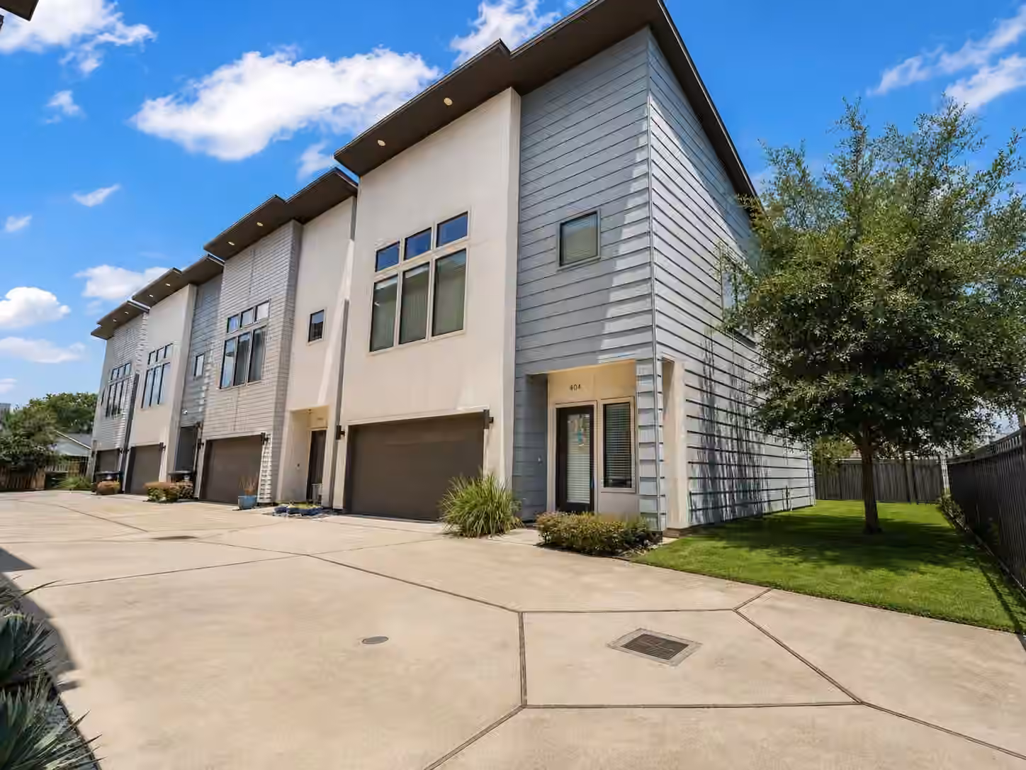 Photo 3 of 404 Drennan Street, Houston, TX