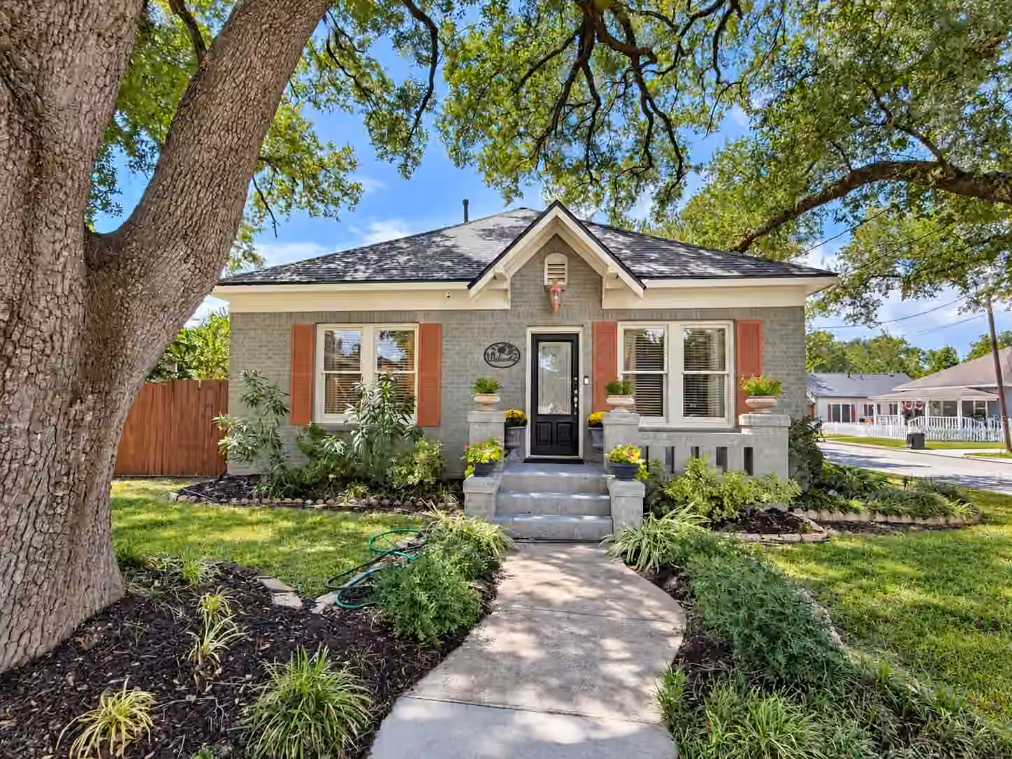 Photo of 415 N Avenue D, Humble, TX