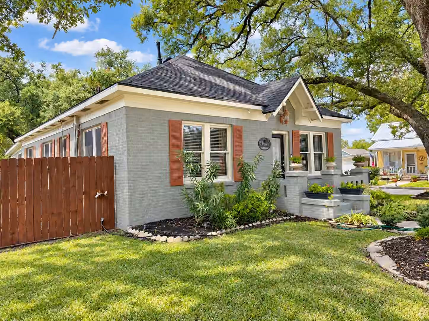 Photo 3 of 415 N Avenue D, Humble, TX