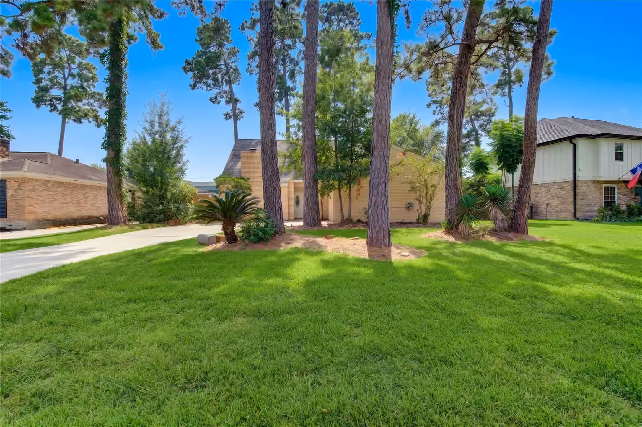Photo 3 of 25027 Barmby Drive, Spring, TX