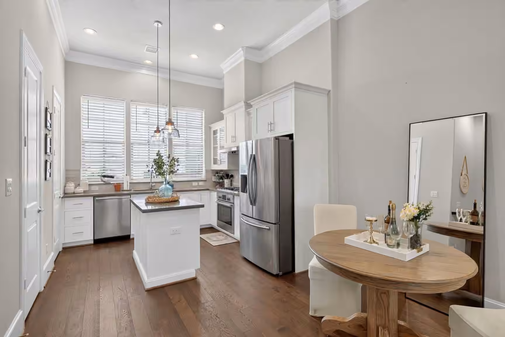 Photo 4 of 4041 Leeland Street, Houston, TX
