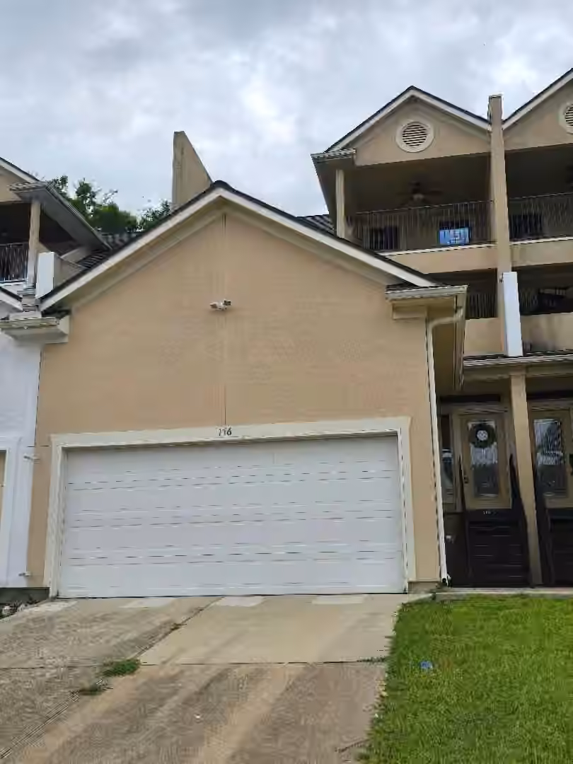 Photo 2 of 176 Capetown, Conroe, TX