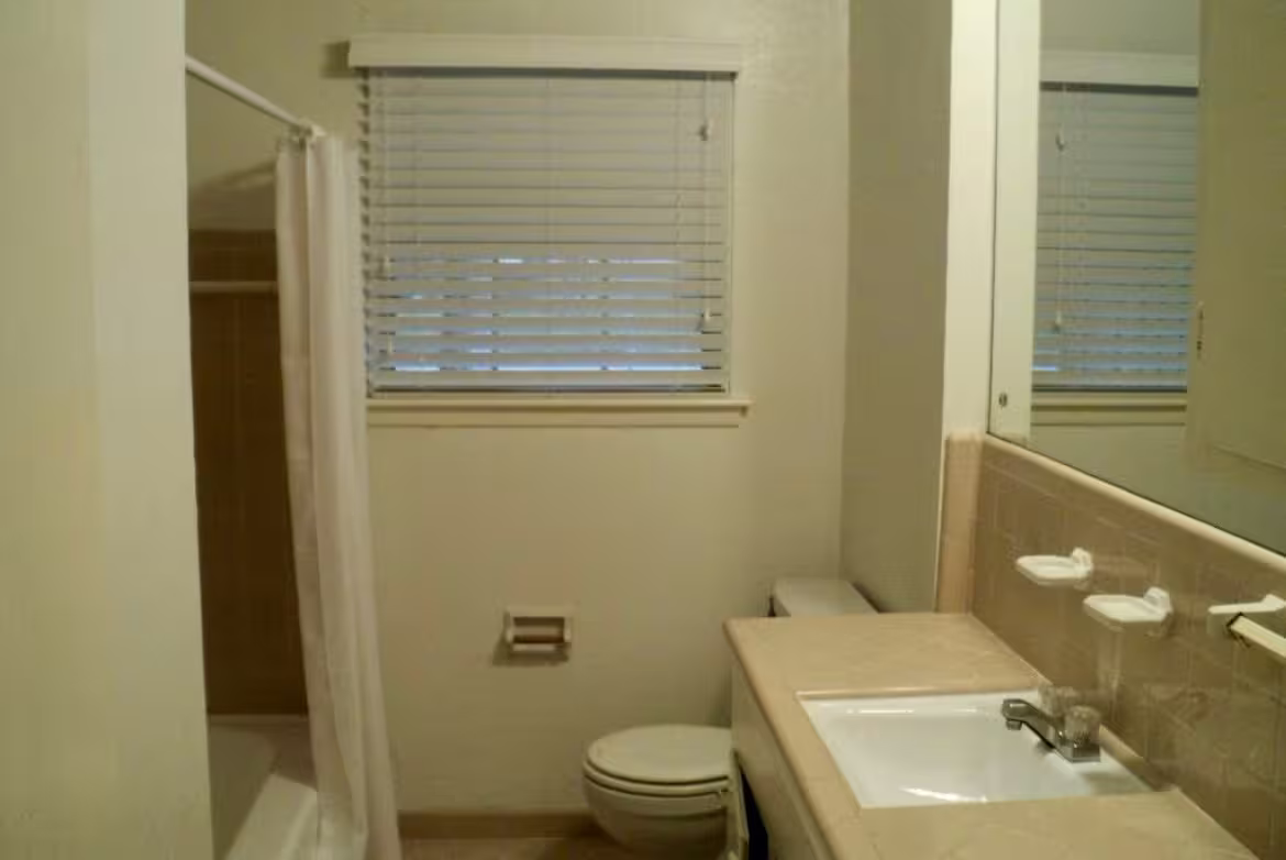 Photo 7 of 6417 Edgemoor Drive, Houston, TX
