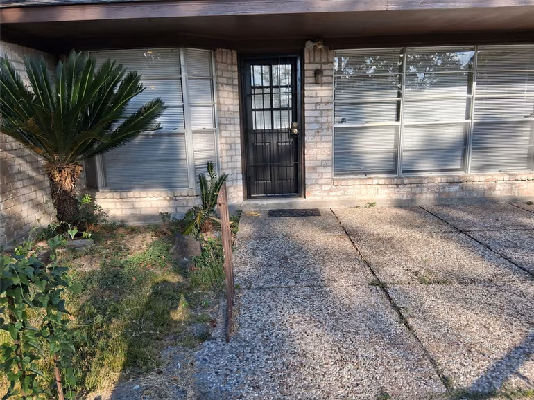 Photo 2 of 7515 Brush Wood Drive, Houston, TX