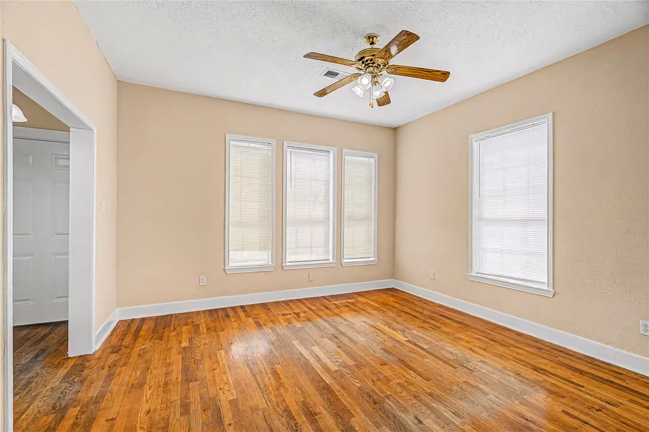 Photo 3 of 7609 Avenue E, Houston, TX