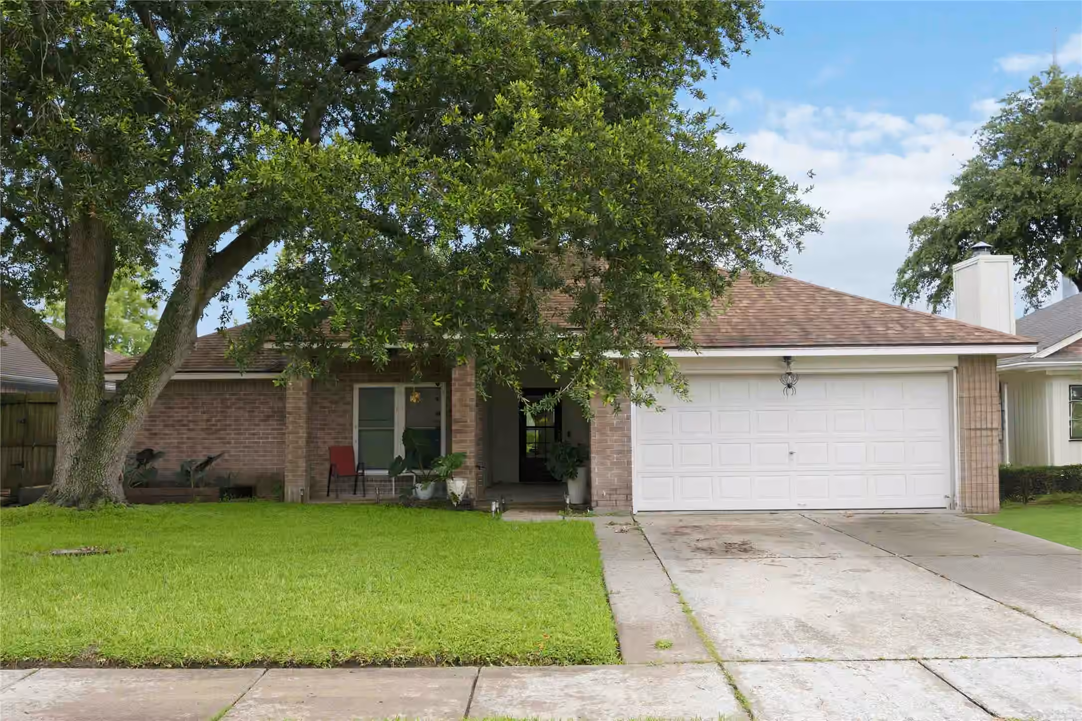 Photo 2 of 2118 Aberdeen Drive, League City, TX