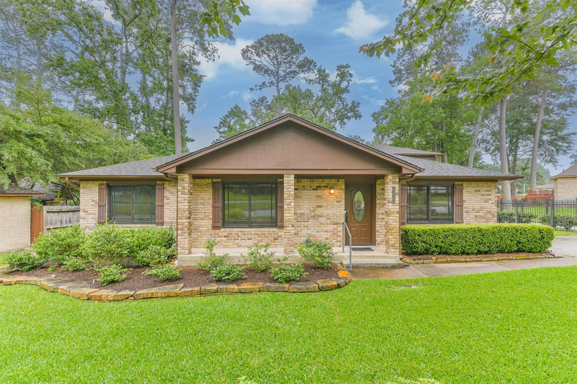 Photo 3 of 252 Springs Edge Drive, Montgomery, TX