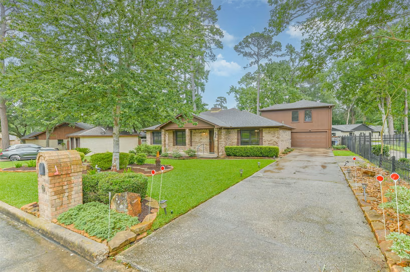 Photo 4 of 252 Springs Edge Drive, Montgomery, TX