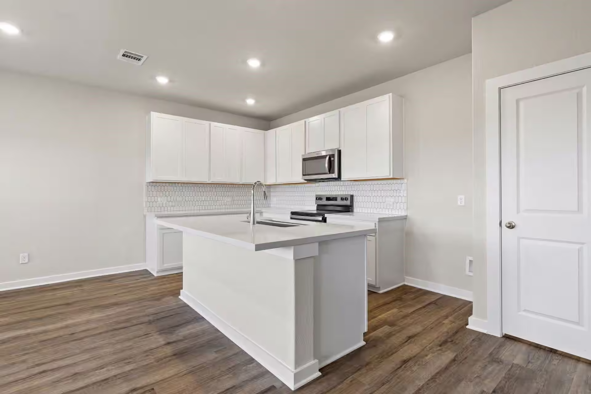 Photo 4 of 2490 N Heritage Drive, Dayton, TX