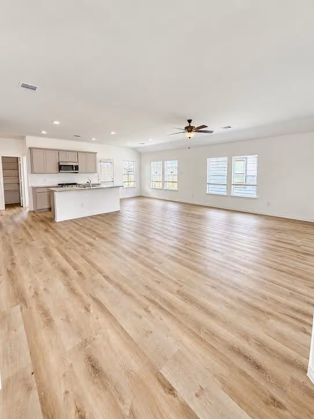 Photo 3 of 511 Oak Chase Avenue, Dayton, TX