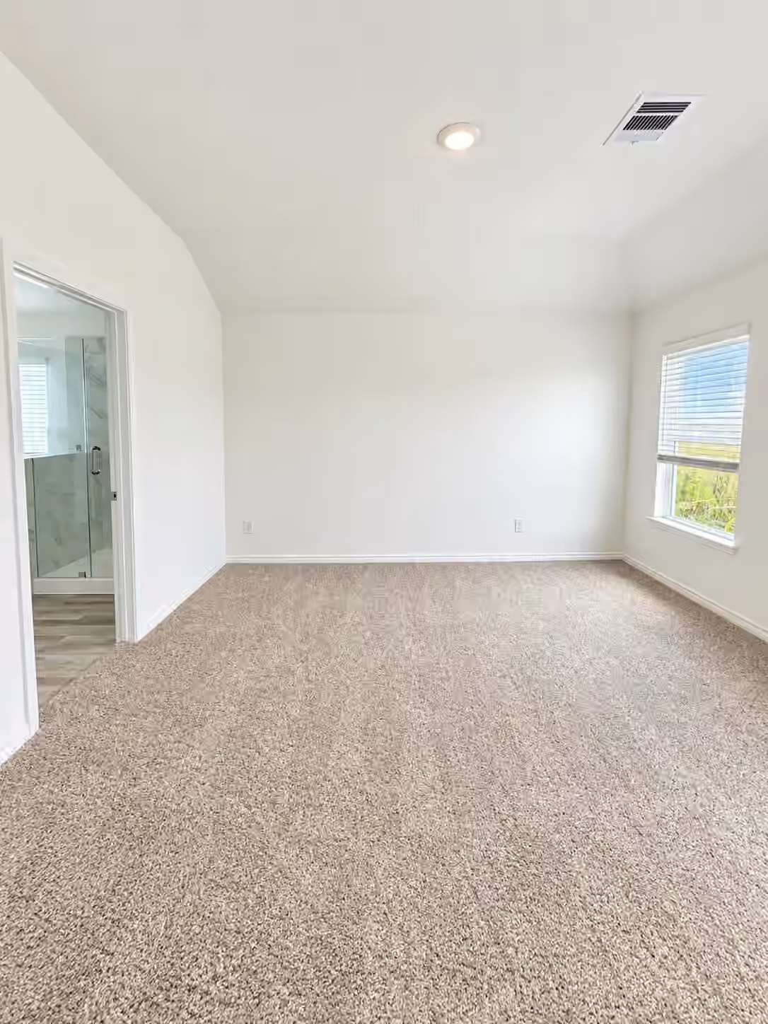 Photo 5 of 511 Oak Chase Avenue, Dayton, TX