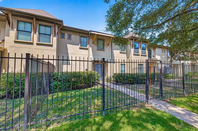Photo 2 of 3410 St Emanuel Street, Houston, TX