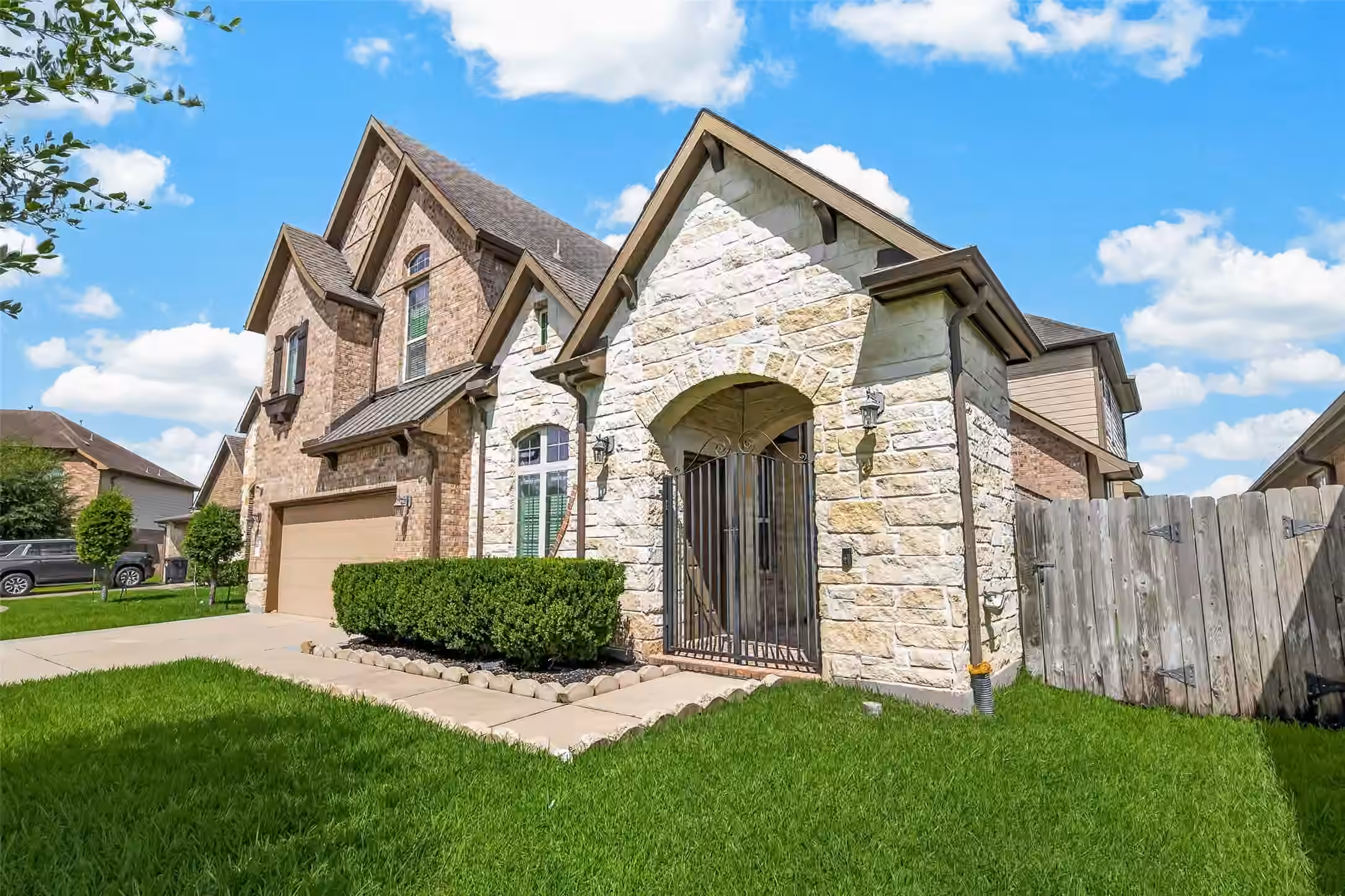 Photo 2 of 13711 Glendon Drive, Richmond, TX