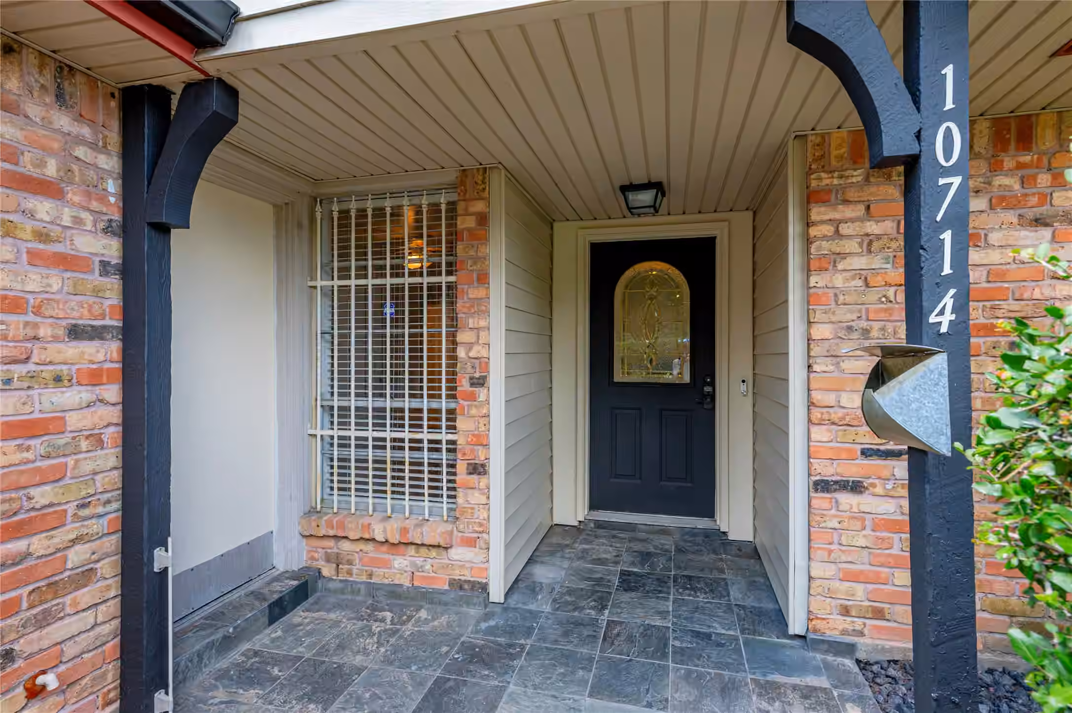 Photo 4 of 10714 Hillcroft Avenue, Houston, TX