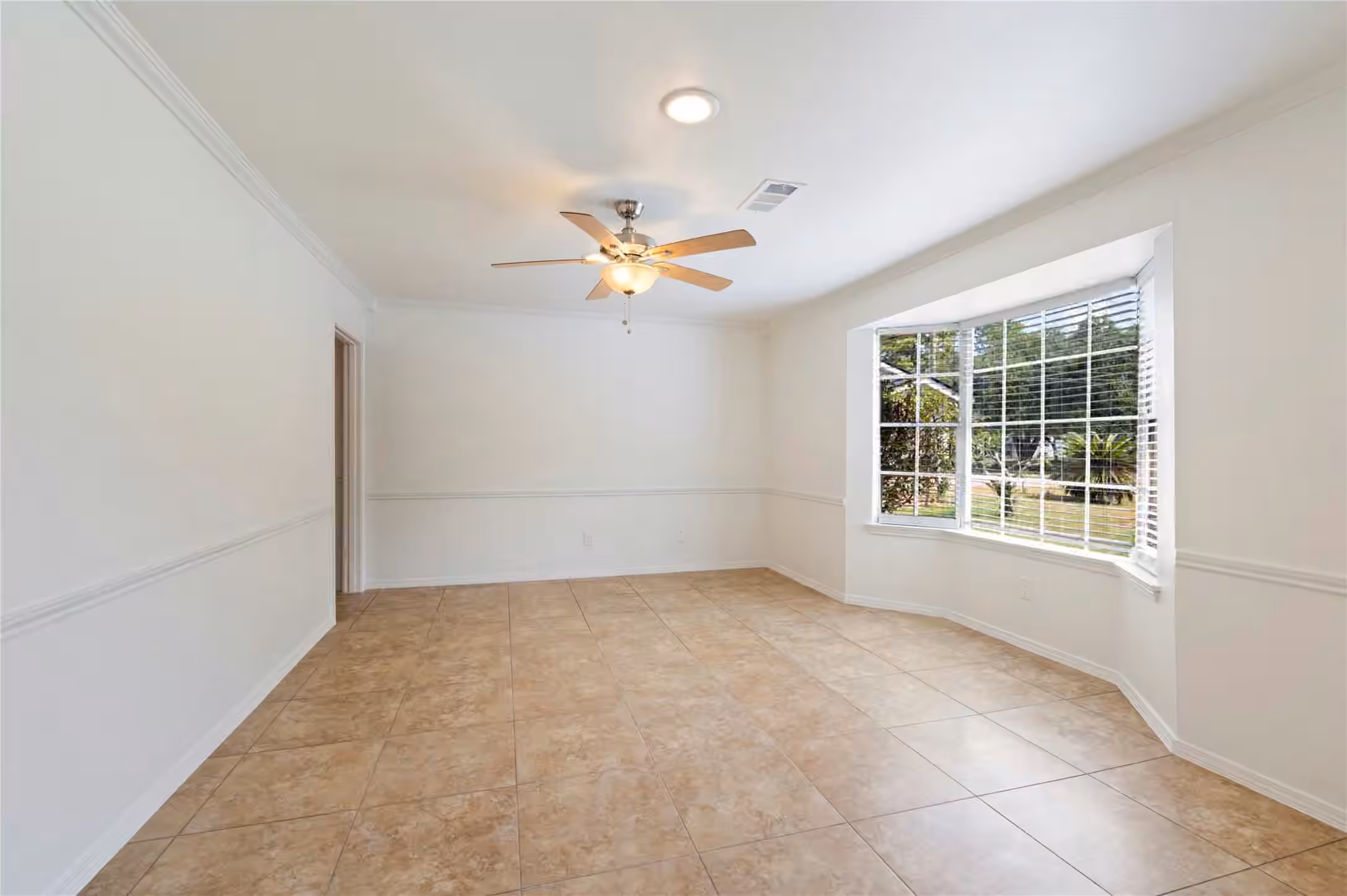 Photo 6 of 10714 Hillcroft Avenue, Houston, TX