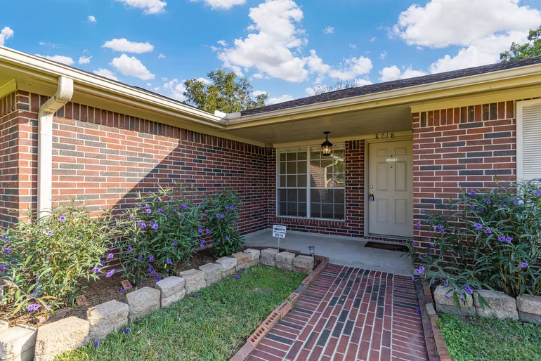 Photo 4 of 8018 Holiday Lane, Houston, TX
