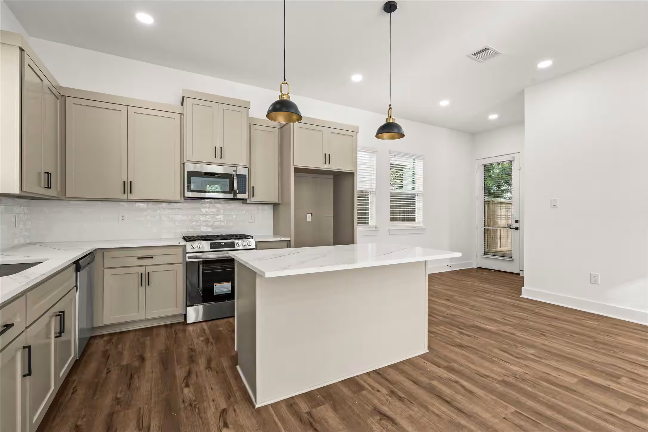 Photo 5 of 1912 Schweikhardt Street, Houston, TX