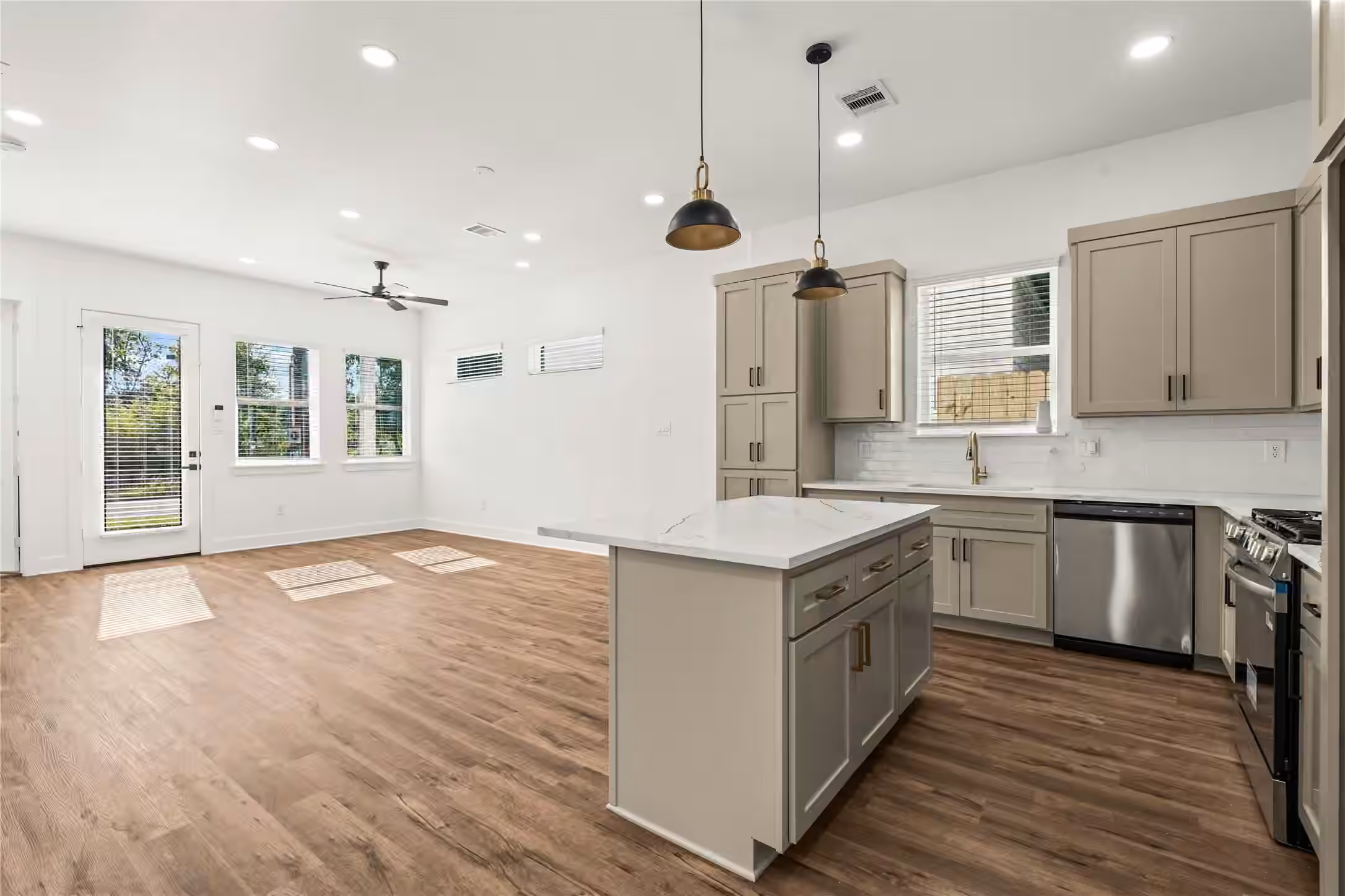 Photo 7 of 1912 Schweikhardt Street, Houston, TX
