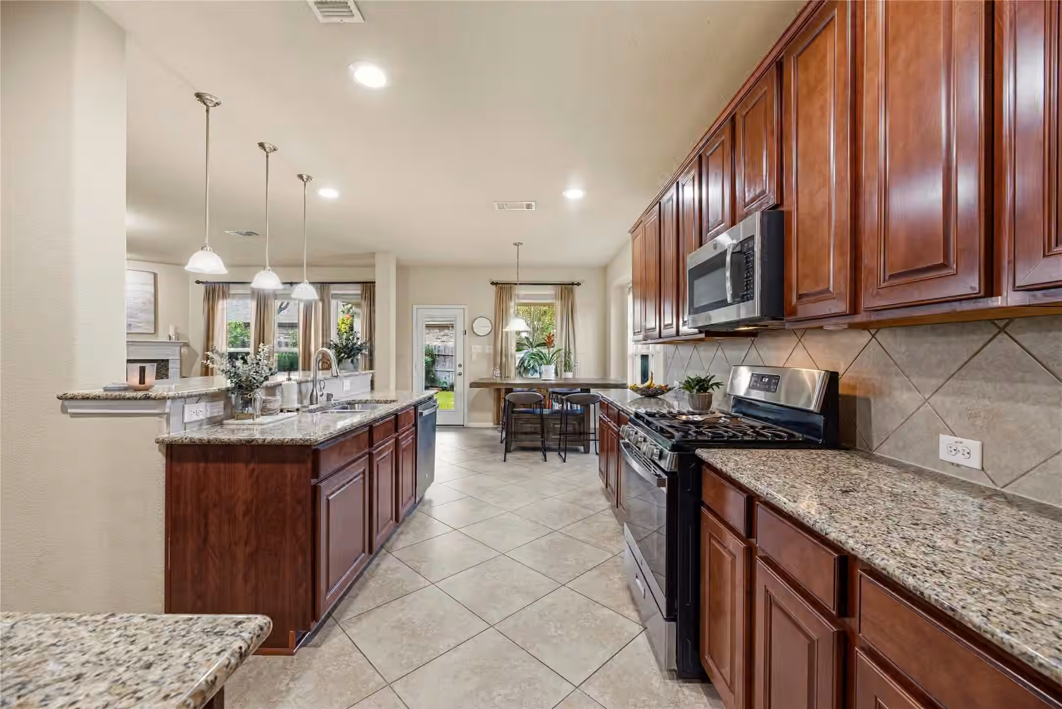 Photo 3 of 13301 Misting Falls Lane, Pearland, TX