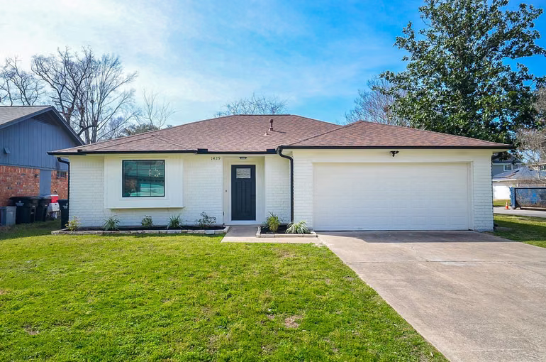 Photo of 1429 Heights Drive, Katy, TX