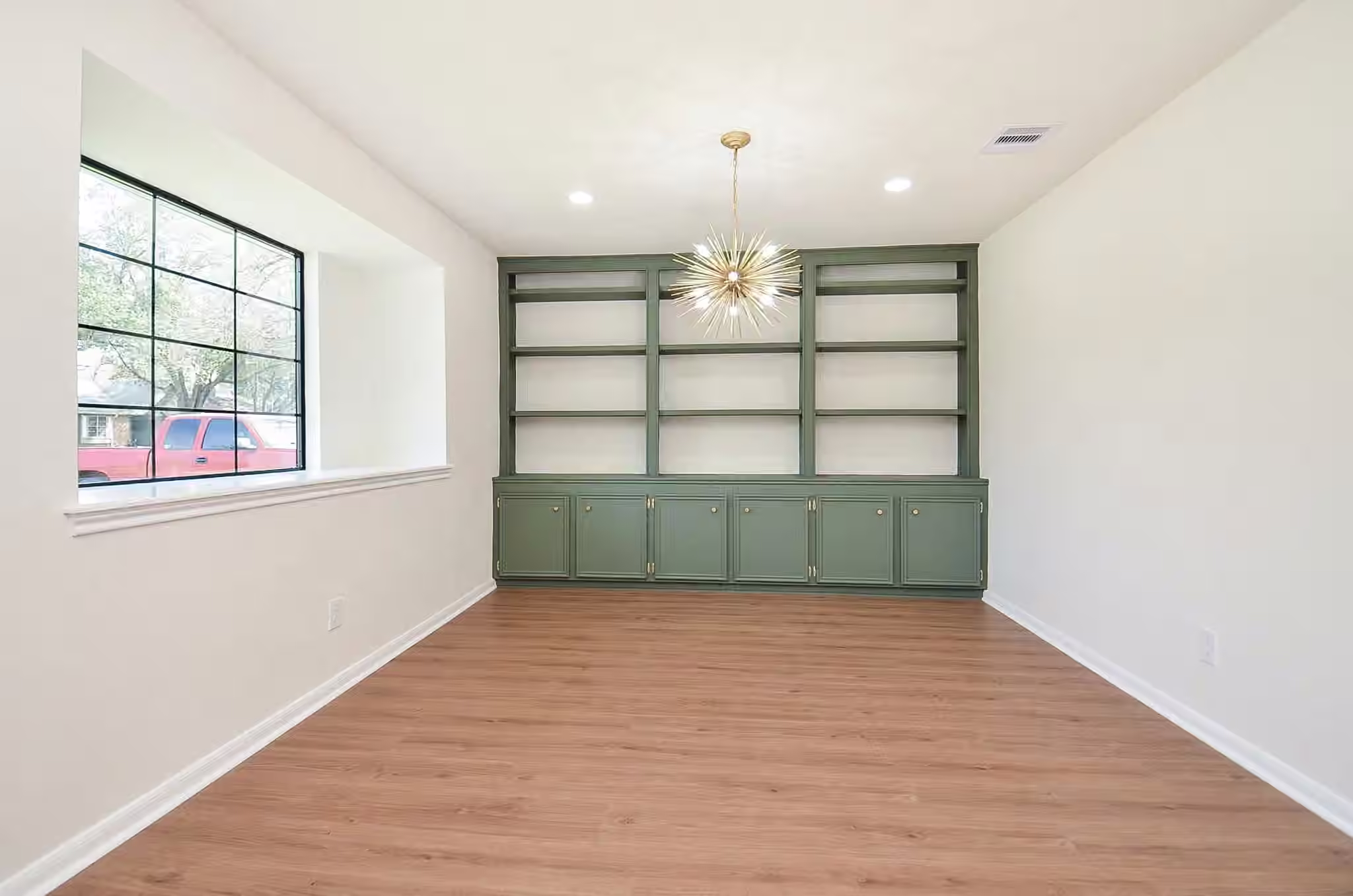 Photo 6 of 1429 Heights Drive, Katy, TX