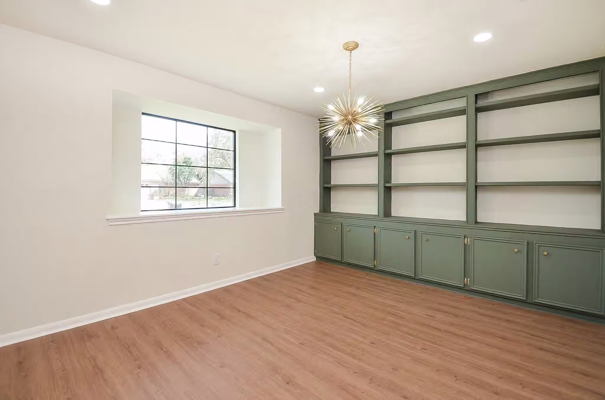 Photo 7 of 1429 Heights Drive, Katy, TX