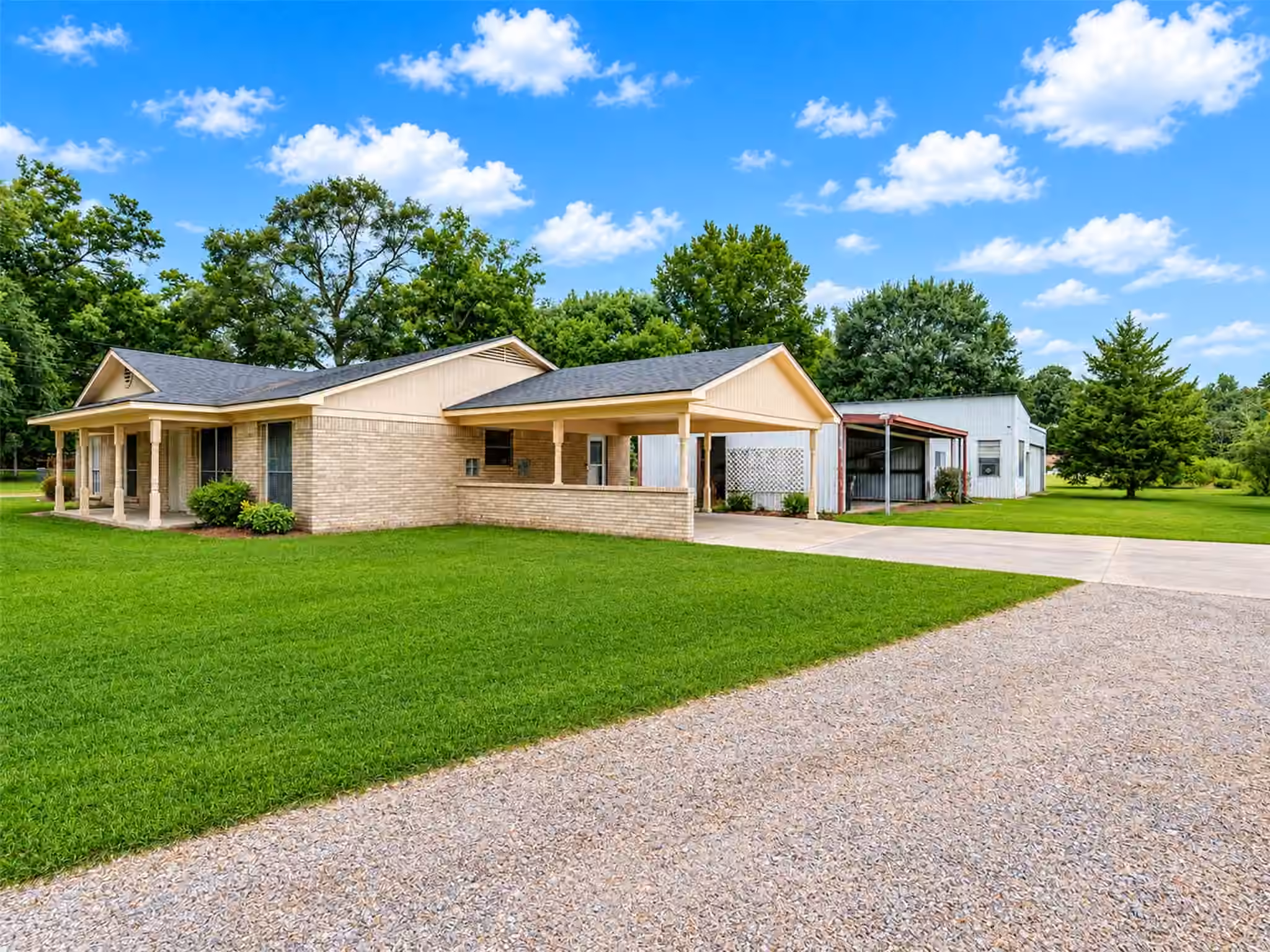 Photo 3 of 651 County Road 319, Cleveland, TX
