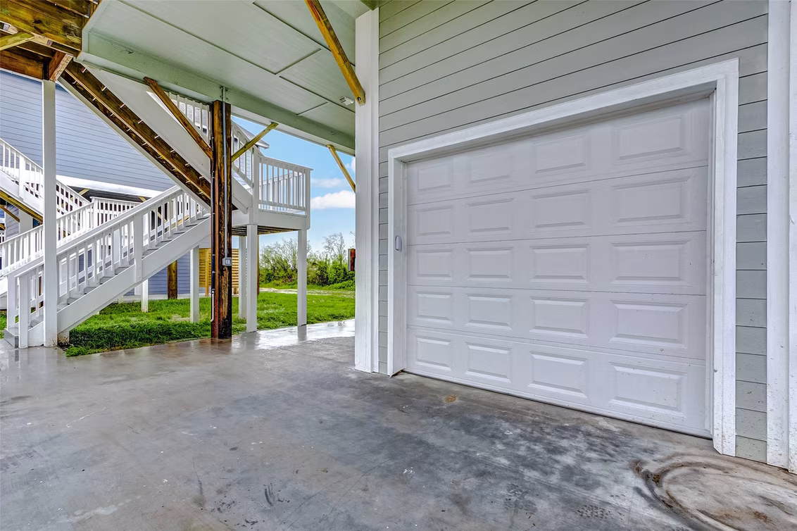 Photo 4 of 1040 Johnson Road, Gilchrist, TX