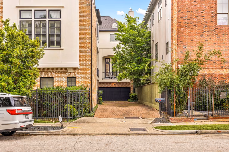 Photo 6 of 310 W Bell Street, Houston, TX