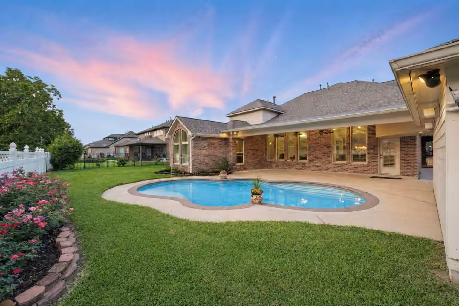 Photo 4 of 3602 Lindhaven Drive, Pearland, TX