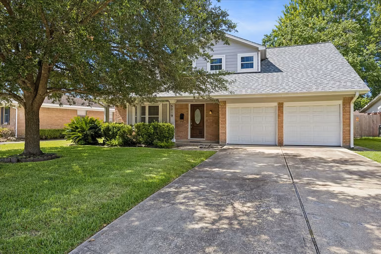 Photo 2 of 5019 Kinglet Street, Houston, TX