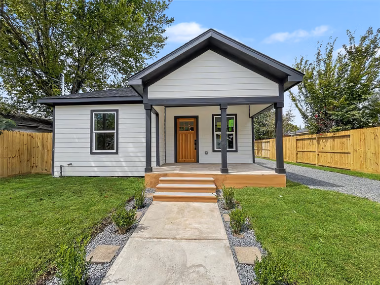 Photo 2 of 2307 Chestnut Street, Houston, TX 77009