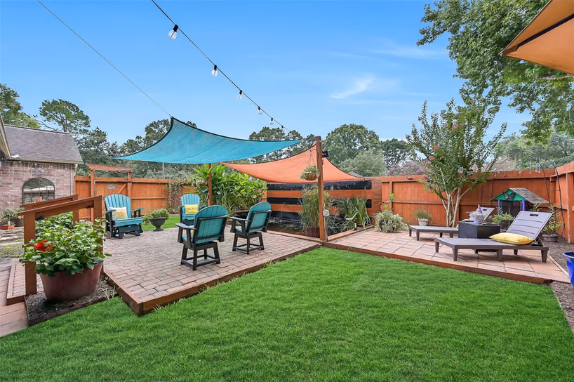 Photo 5 of 1018 Londonderry Avenue, Friendswood, TX