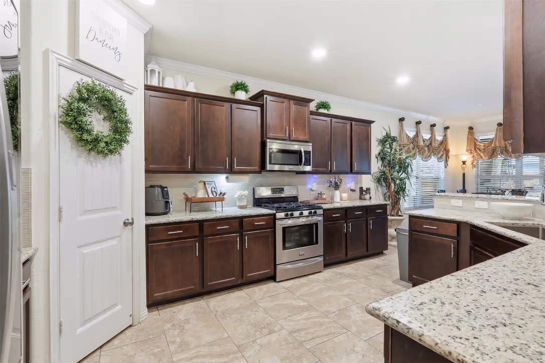 Photo 5 of 802 S Chamfer Way, Crosby, TX