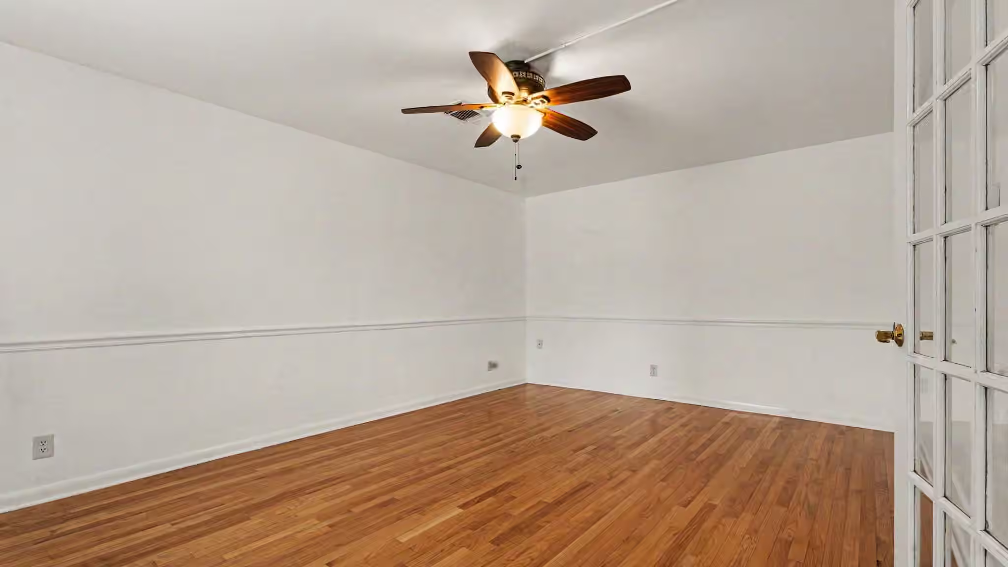 Photo 4 of 15914 Dunmoor Drive, Houston, TX