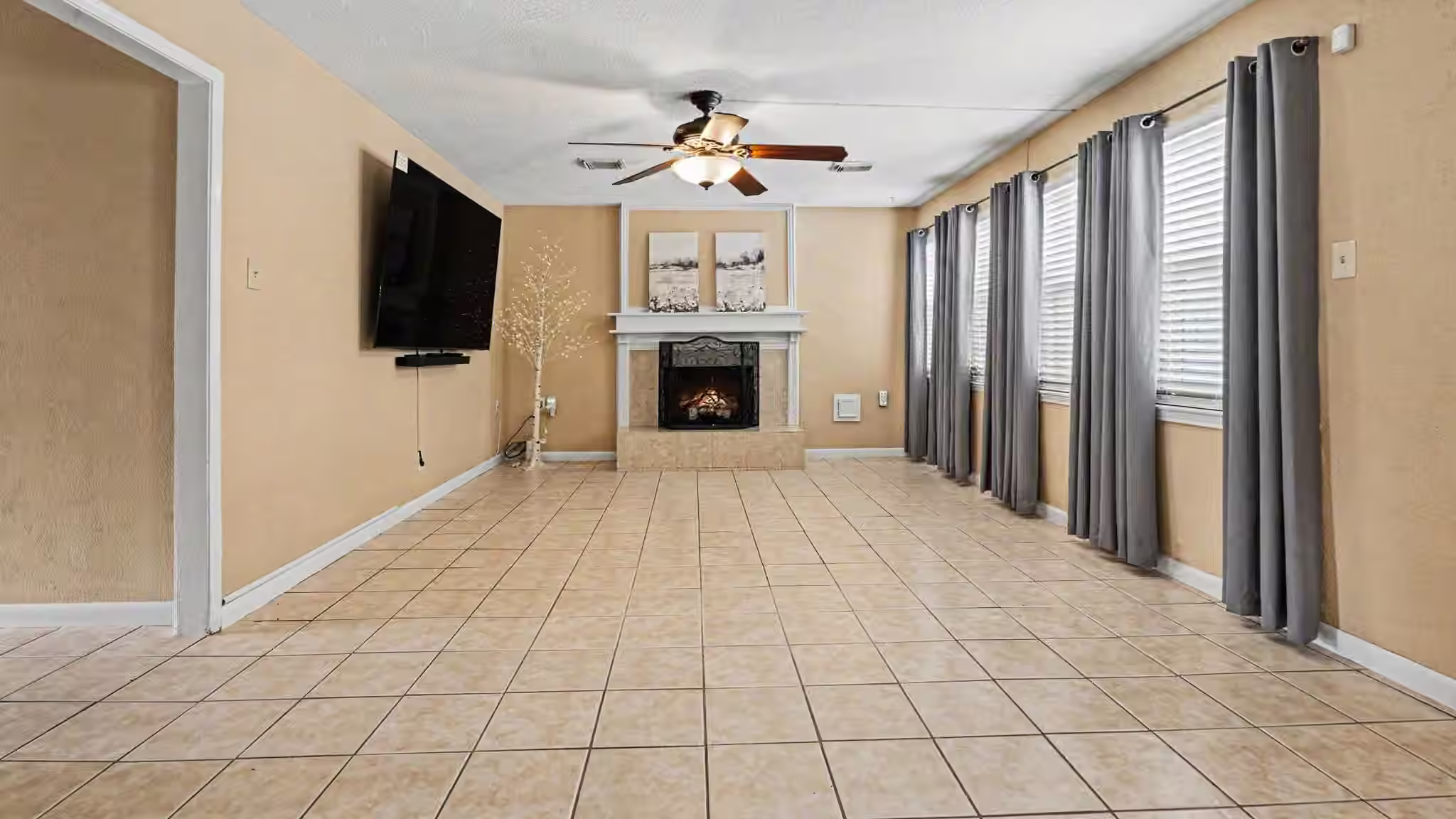 Photo 5 of 15914 Dunmoor Drive, Houston, TX