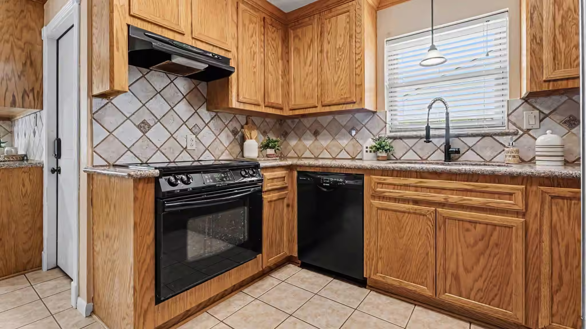 Photo 7 of 15914 Dunmoor Drive, Houston, TX