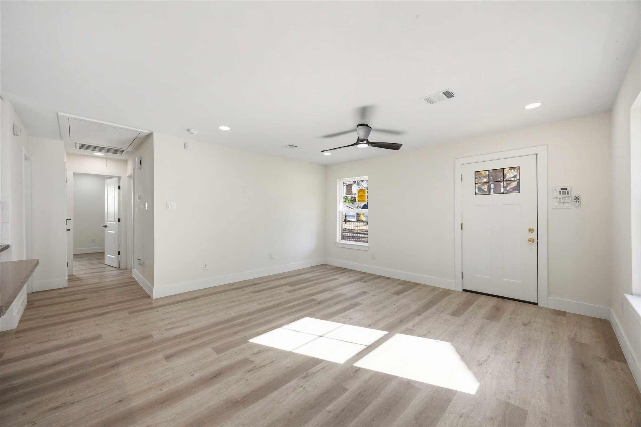 Photo 3 of 1503 Cavalcade Street, Houston, TX
