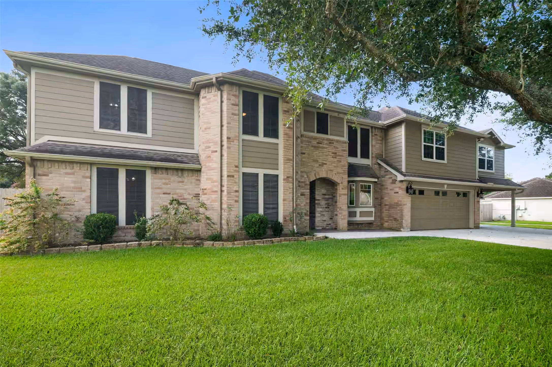 Photo 2 of 705 Briarmeadow Avenue, Friendswood, TX