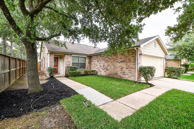Photo 2 of 29530 Legends Glen Drive, Spring, TX