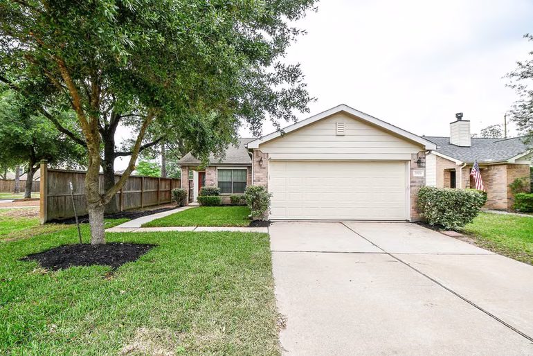 Photo 3 of 29530 Legends Glen Drive, Spring, TX