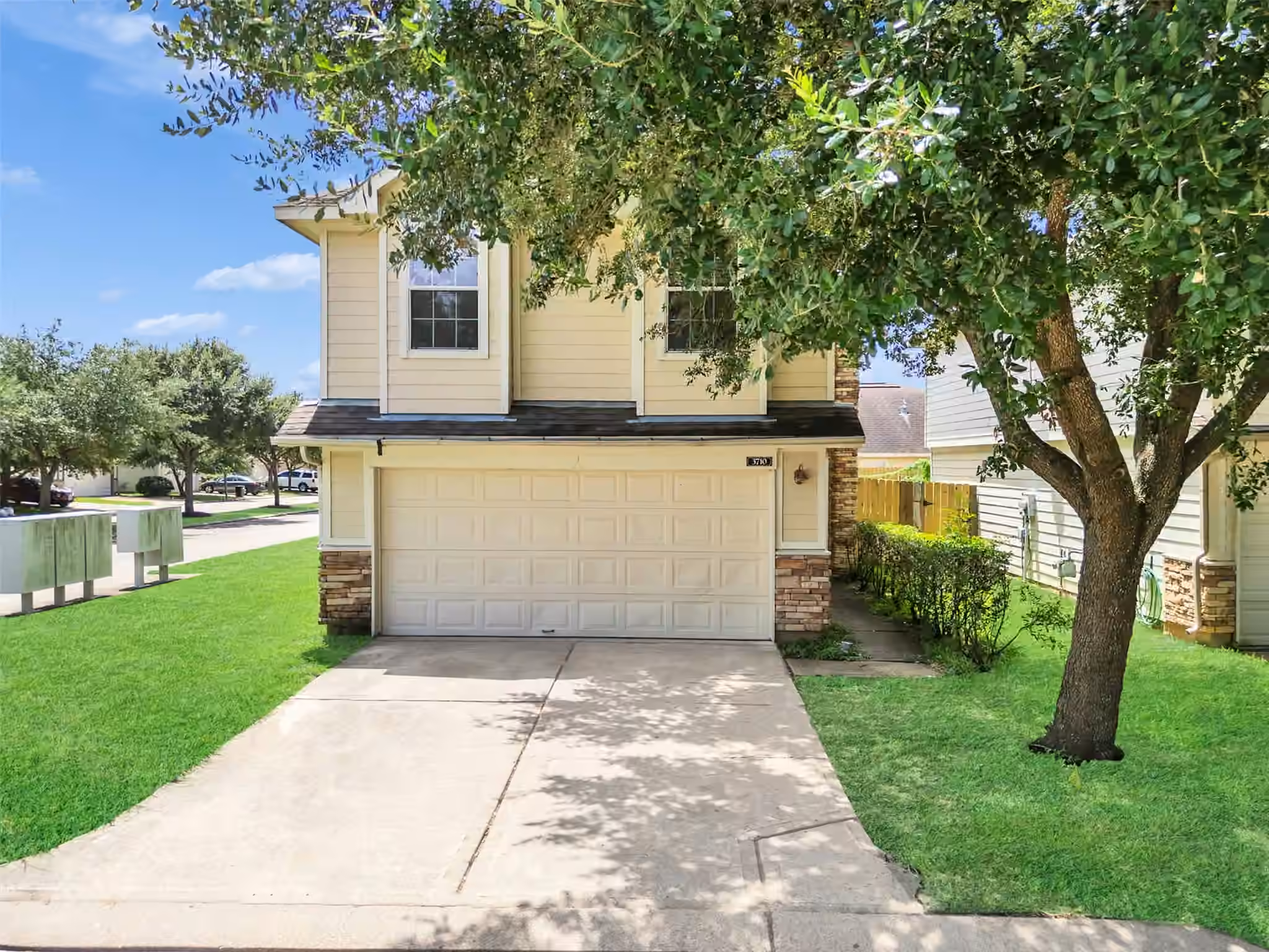 Photo 4 of 3710 Windmill Village Drive, Houston, TX