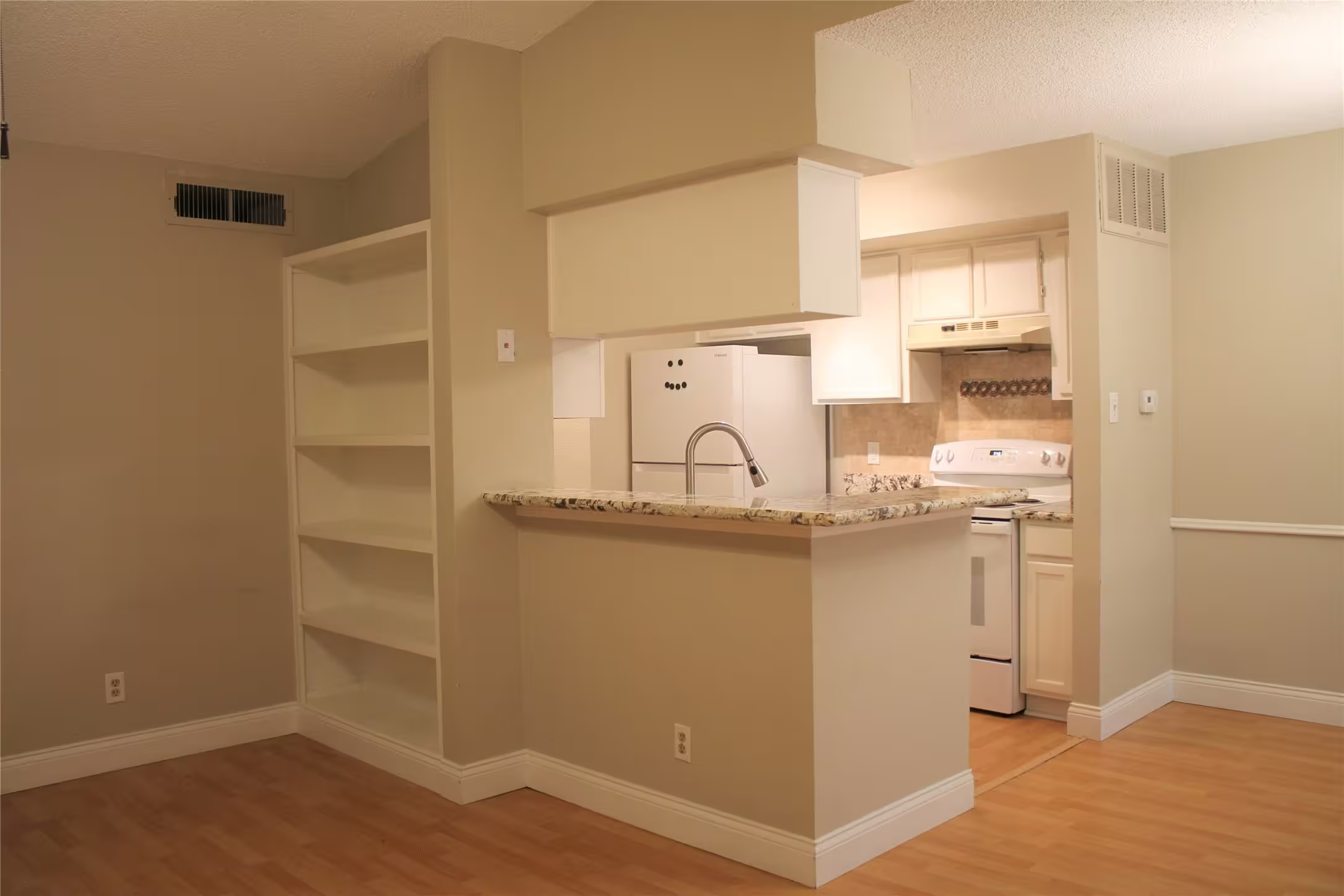 Photo of 2120 El Paseo Street 2810, Houston, TX