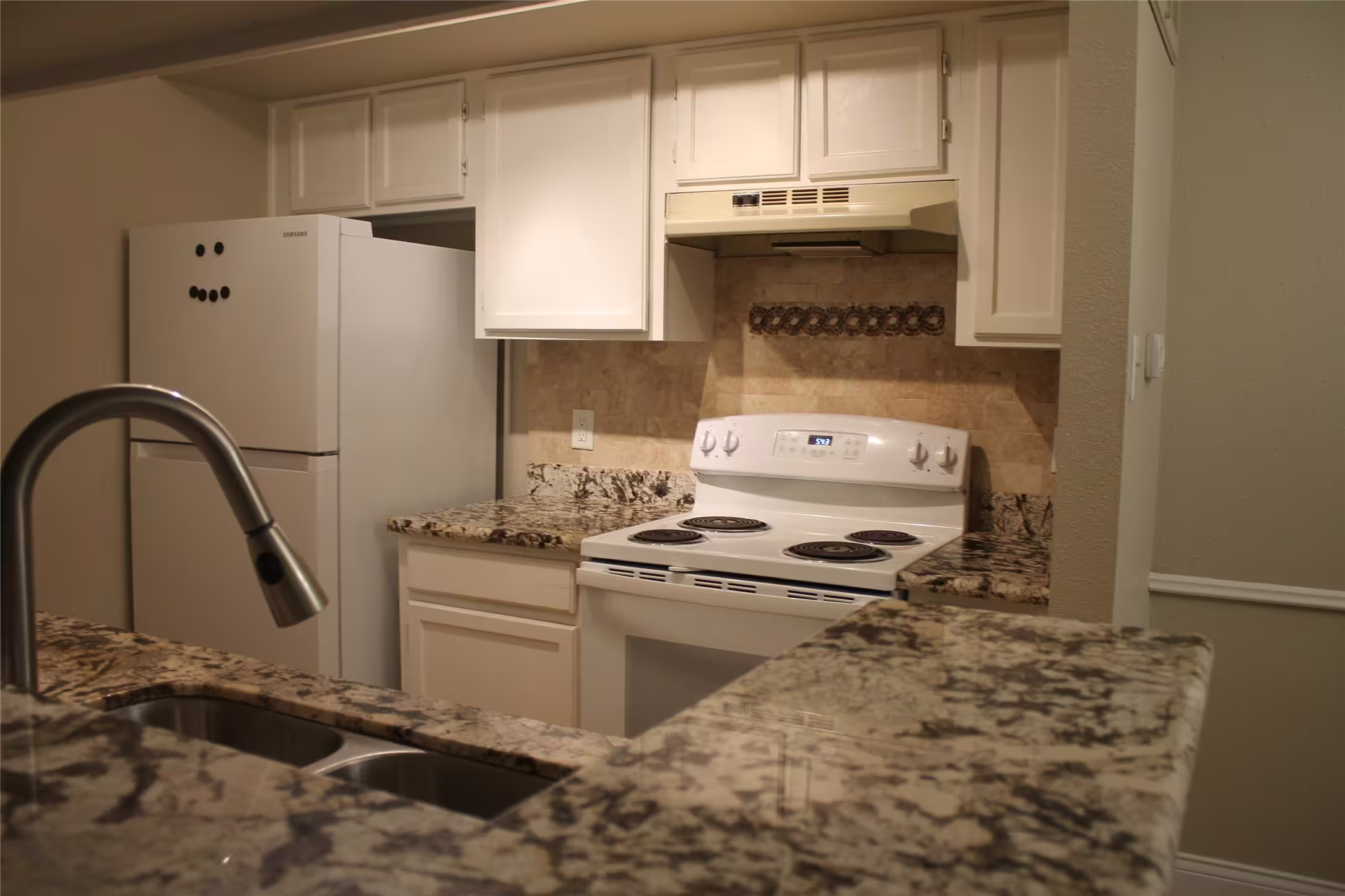 Photo 5 of 2120 El Paseo Street 2810, Houston, TX