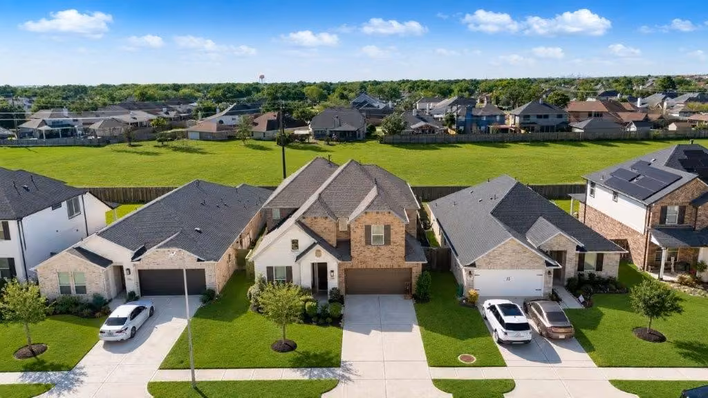 Photo 4 of 2214 Clements Shore Lane, La Porte, TX