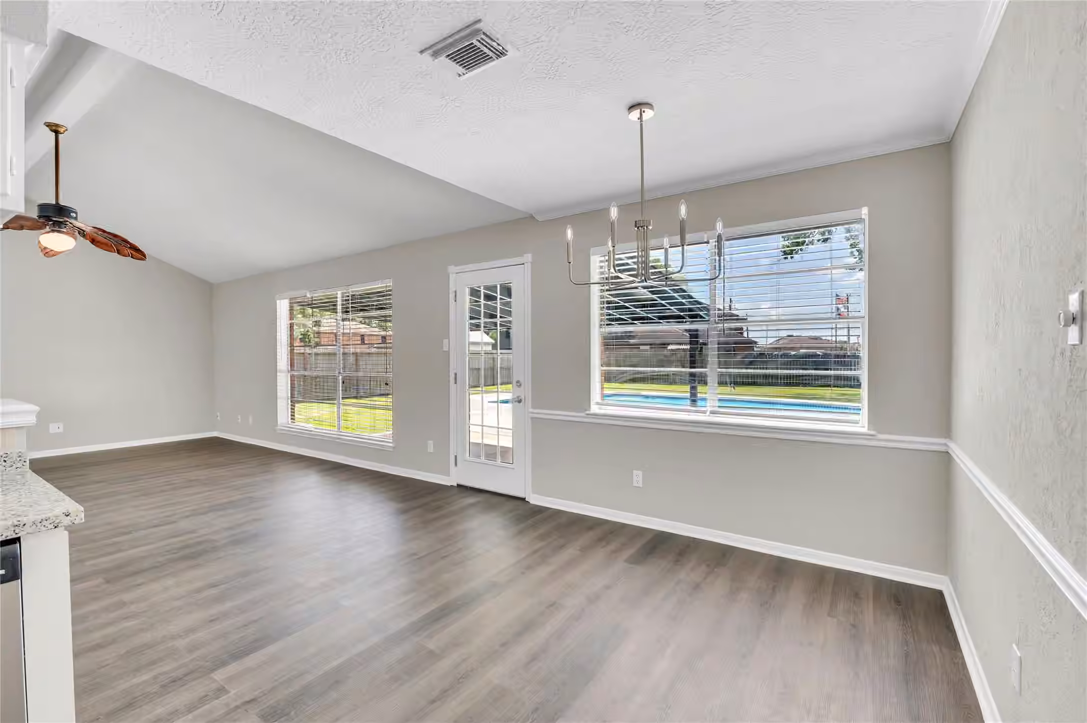 Photo 7 of 5422 Thistle Drive, Dickinson, TX