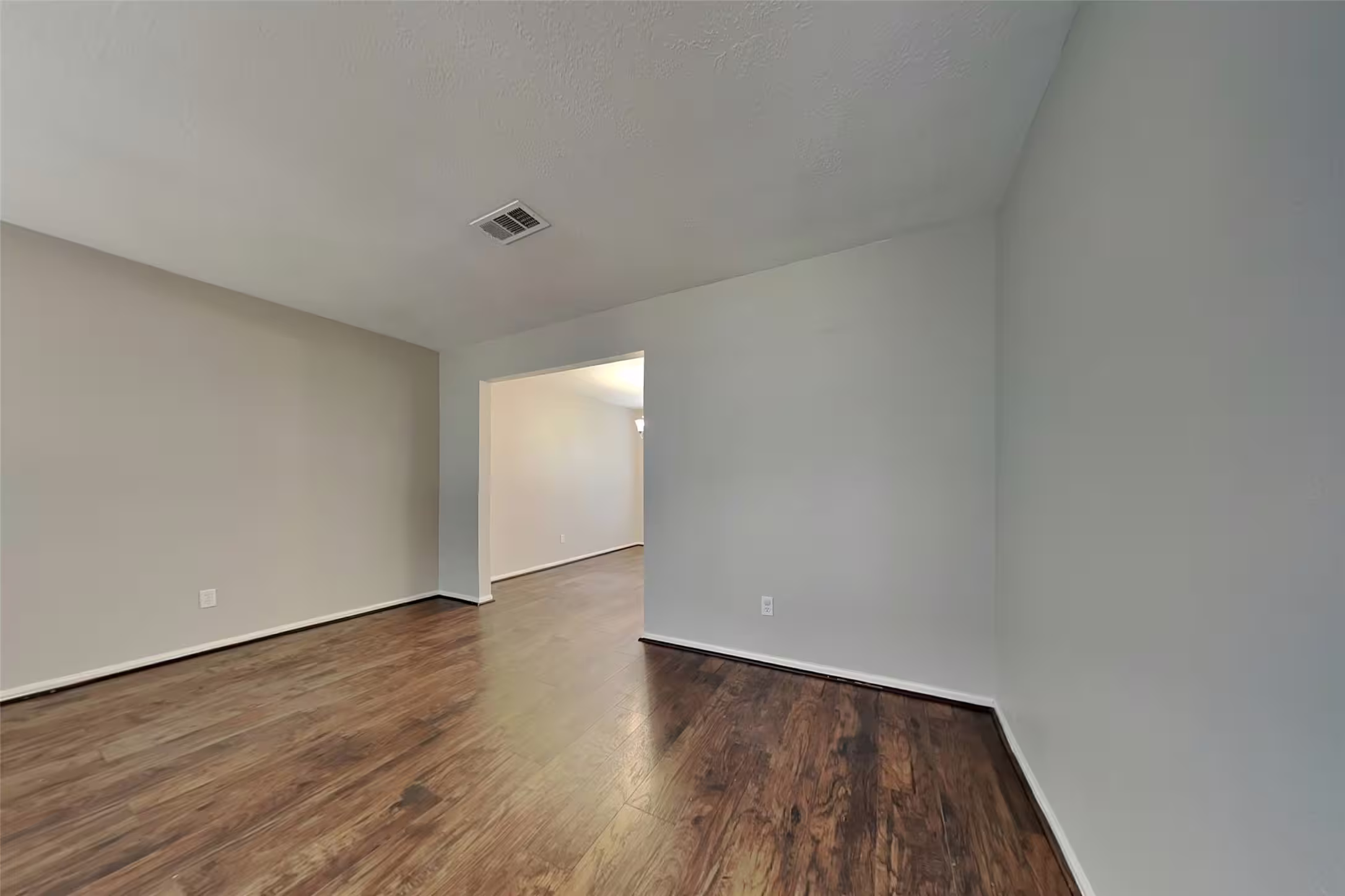Photo 7 of 134 E Pathfinders Circle, The Woodlands, TX