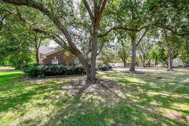 Photo of 25121 Lakeview Road, Katy, TX